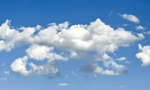 ما هو تفسير ابن سيرين لحلم السحاب في المنام للعزباء؟