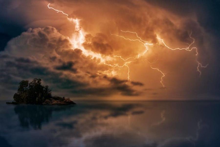 Tolkning av en drøm om lyn og torden av Ibn Sirin - online drømmetydning