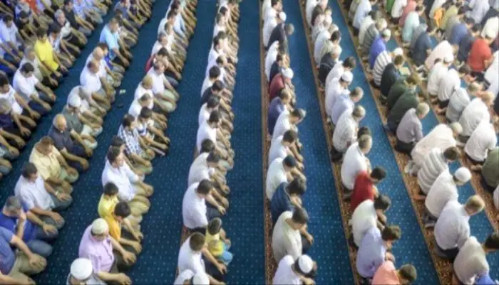 الصلاة في جماعة في المنام