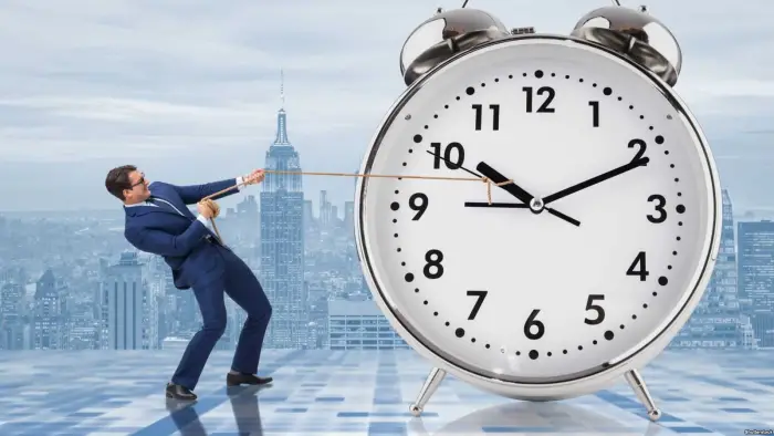 الساعه في الحلم للعزباء