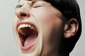 الصراخ في منام العزباء