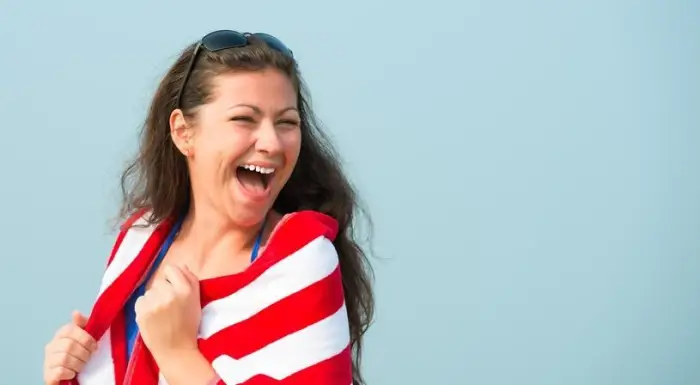 الضحك في منام العزباء