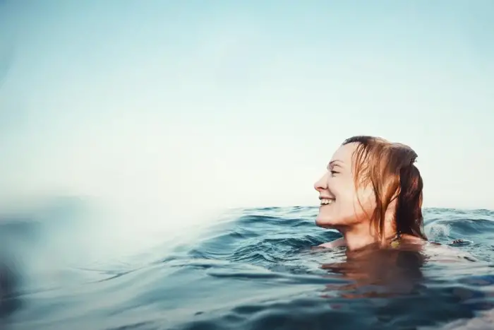 السباحة في البحر في المنام للحامل