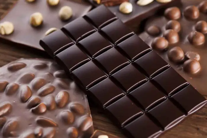 الشوكولاته في الحلم للعزباء