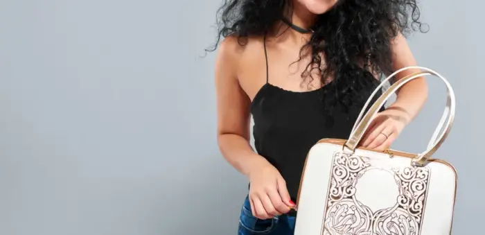 العثور على حقيبة في المنام