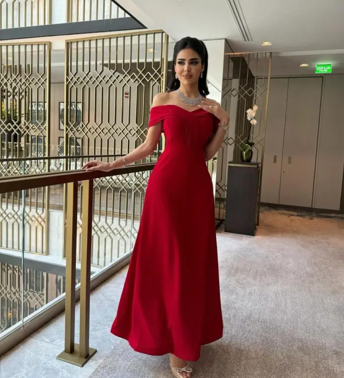 الفستان الاحمر للعزباء