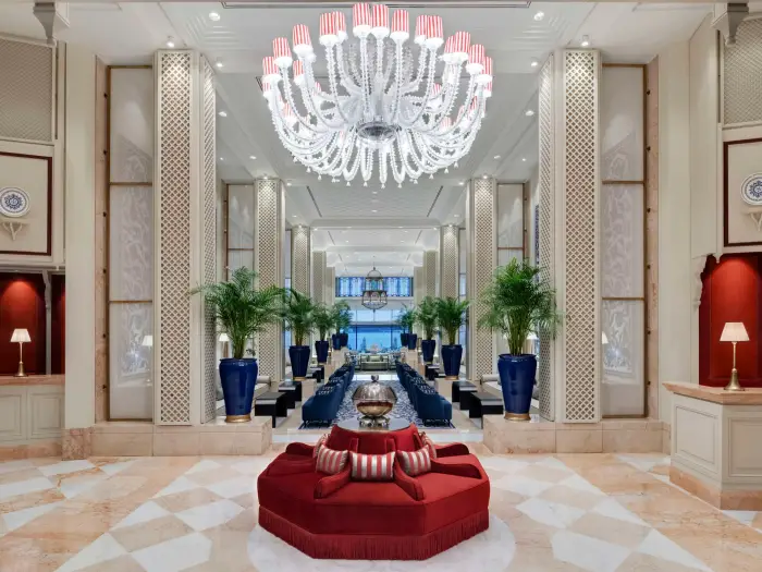 الفندق في منام العزباء