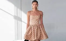 الفستان القصير في الحلم