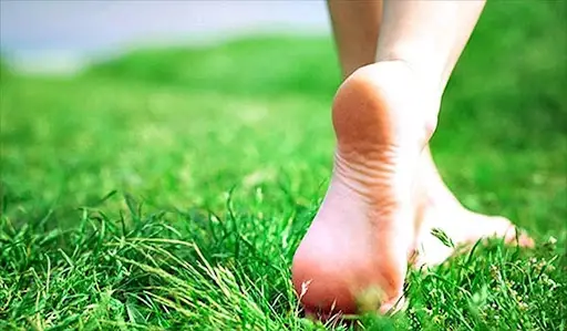 المشى حافى القدمين فى المنام