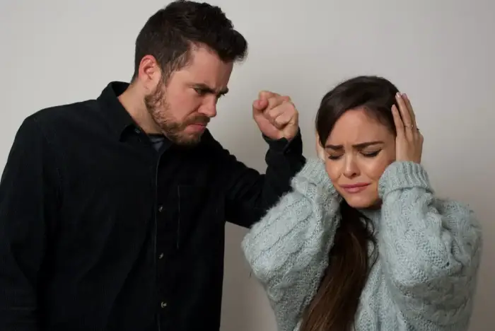 الضرب في الحلم باليد