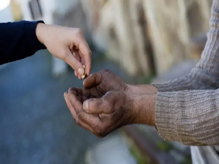 تفسير حلم شخص يطلب مني الصدقة