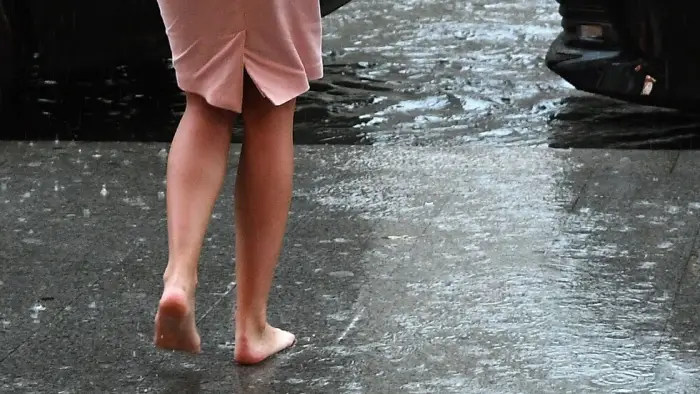 تفسير حلم المشي بدون حذاء